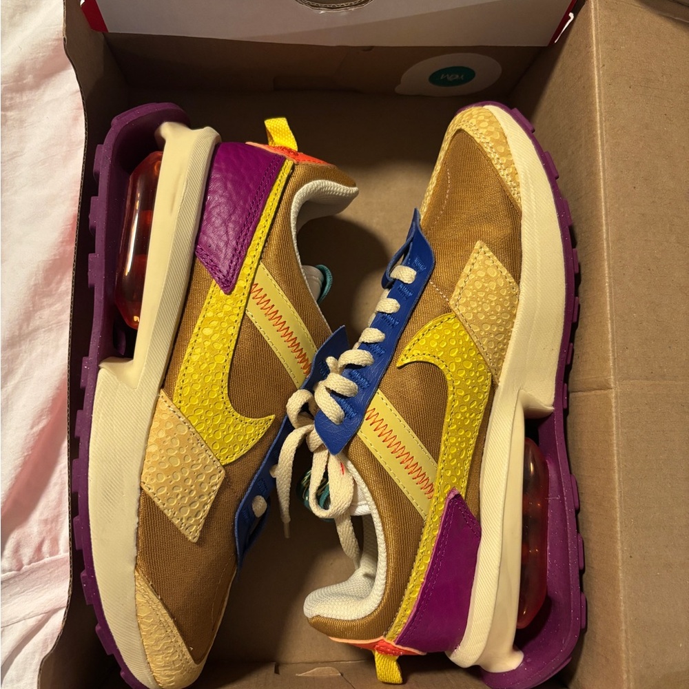Women’s Nike Air Max Preday